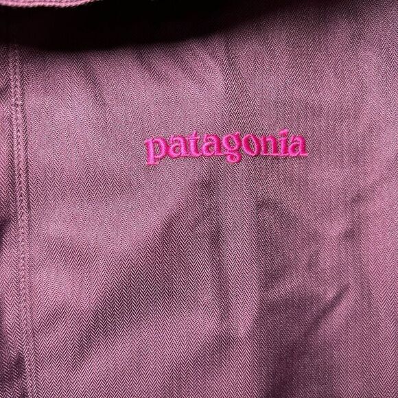 Patagonia Women's Purple Ski Jacket with Pink Highlights - Picture 4 of 13
